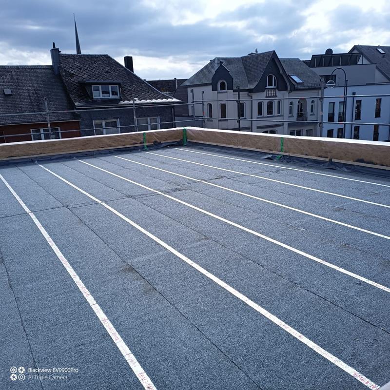 Flachdachabdichtung Bitumen: Die ultimative Lösung für Ihr Dach () Flachdachabdichtung Bitumen: Die ultimative Lösung für Ihr Dach