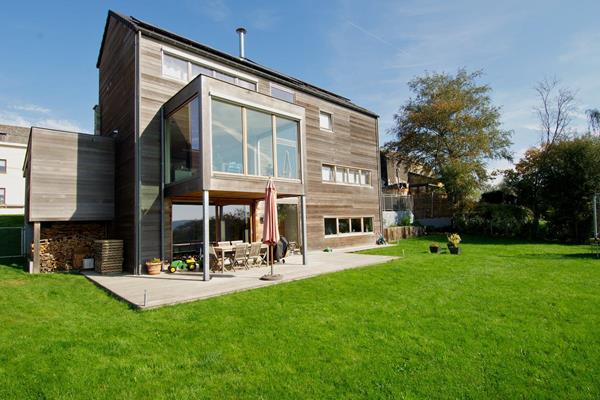 ©Roofland - Dreistöckiges Holzrahmenhaus in Rouvreux (B)