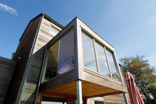 ©Roofland - Dreistöckiges Holzrahmenhaus in Rouvreux (B)