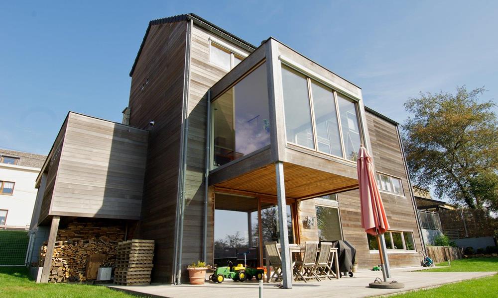 ©Roofland - Dreistöckiges Holzrahmenhaus in Rouvreux (B)