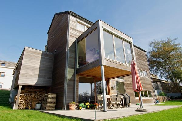 ©Roofland - Dreistöckiges Holzrahmenhaus in Rouvreux (B)