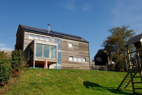 ©Roofland - Dreistöckiges Holzrahmenhaus in Rouvreux (B)