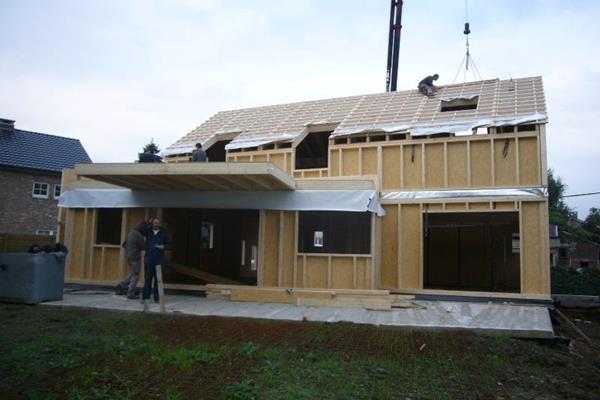 Maison unifamiliale aux formes variées á Heure-le-Romain (B)