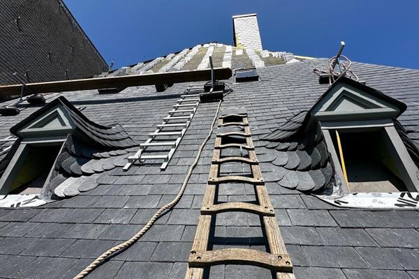 ©Roofland - Schieferdacheindeckung in Wiltz (L)