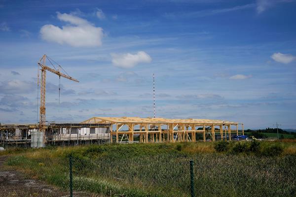 ©Roofland - Industriehalle in Holzbauweise in Hosingen (L)