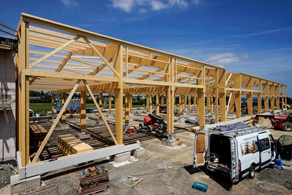 ©Roofland - Industriehalle in Holzbauweise in Hosingen (L)