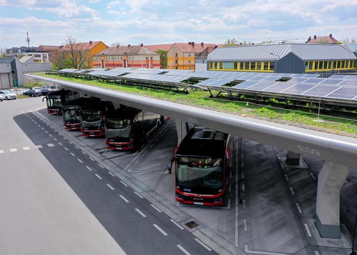 Port pour bus électriques avec toit végétalisé et installation photovoltaïque