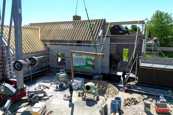 Hochwertige Satteldachkonstruktion ©roofland.com
