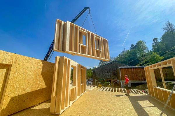 Holzständerbau in Stoumont ©roofland.com