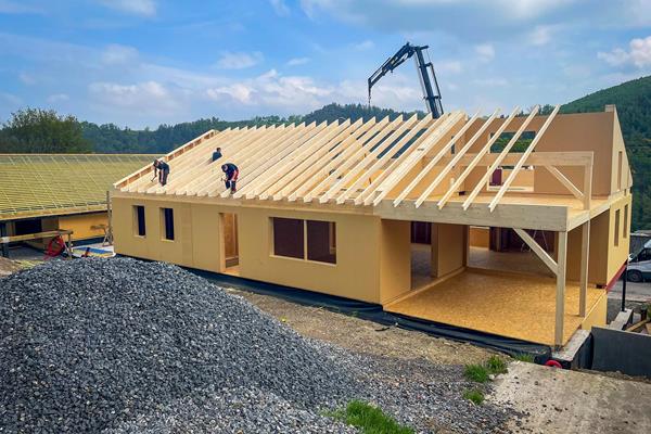 „Handwerk in Aktion“ - Einfamilienhaus in Holzständerbauweise