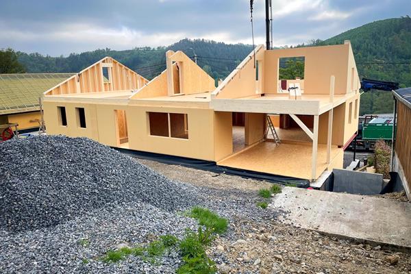 „Handwerk in Aktion“ - Einfamilienhaus in Holzständerbauweise