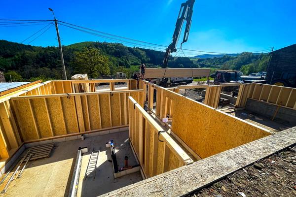 Holzständerbau in Stoumont ©roofland.com