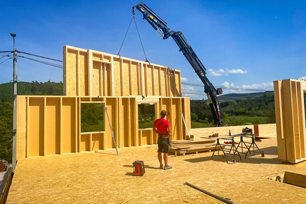 „Handwerk in Aktion“ - Einfamilienhaus in Holzständerbauweise