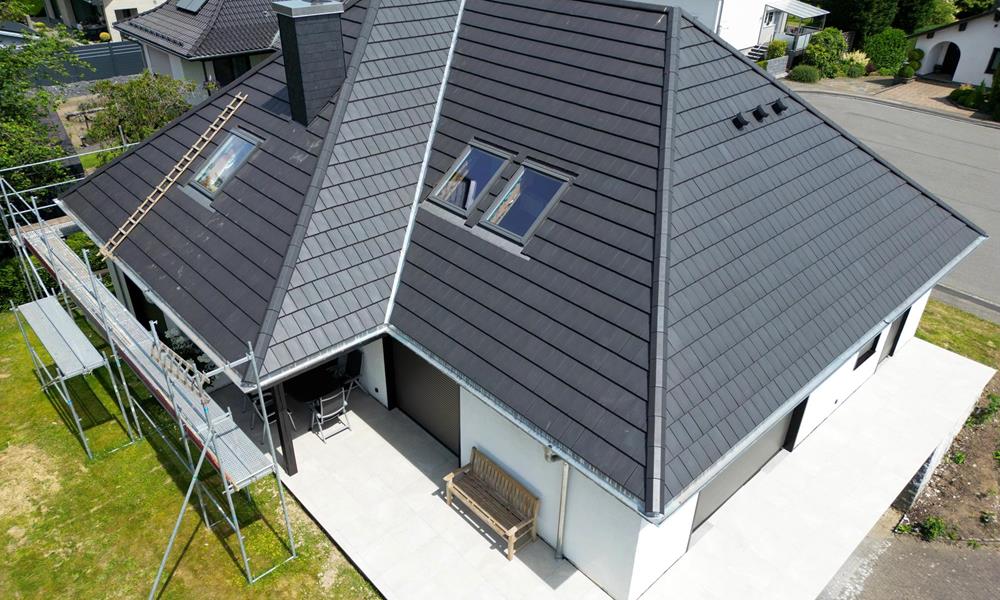 Dachsanierung mit Tondachzeigel © Roofland.com