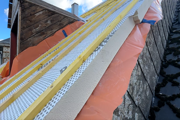 Rénovation de la toiture d’une maison mitoyenne  @ Roofland.com