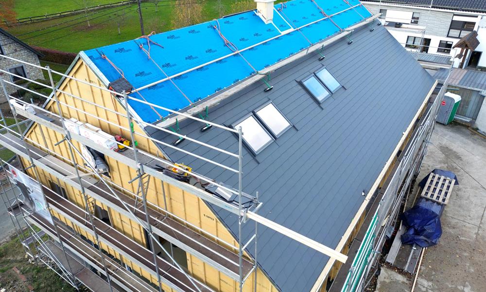 Rénovation avec bardeaux de toiture Prefa ©roofland.com