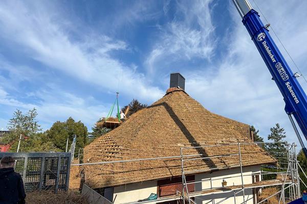 Dachsanierung Stroh zu Schiefer ©Gerd Scheuren