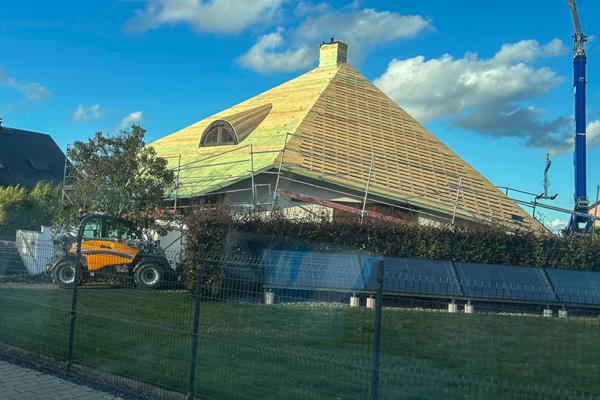 Dachsanierung Stroh zu Schiefer ©Gerd Scheuren