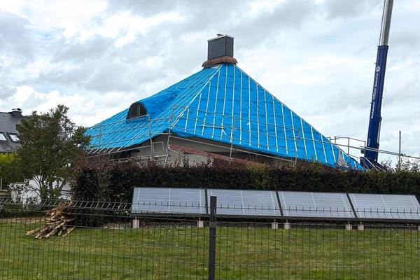 Du toit en chaume au toit en ardoise @Gerd Scheuren