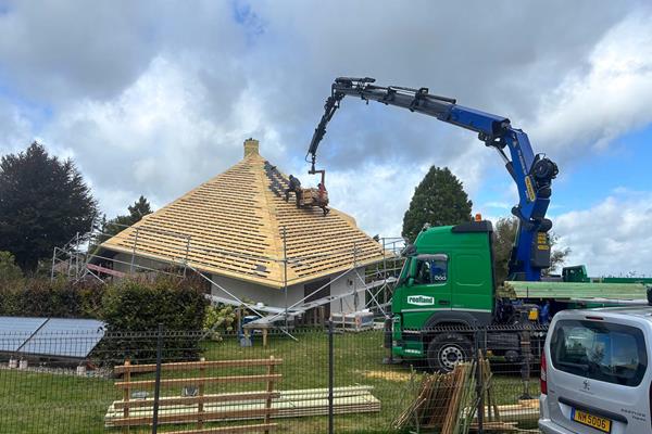 Dachsanierung Stroh zu Schiefer ©Gerd Scheuren