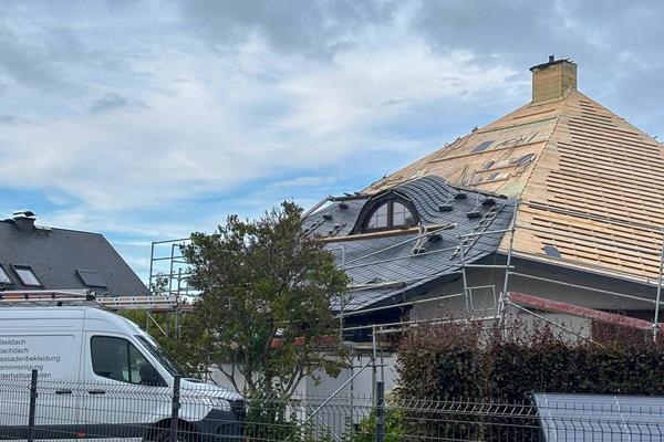 Du toit en chaume au toit en ardoise @Gerd Scheuren