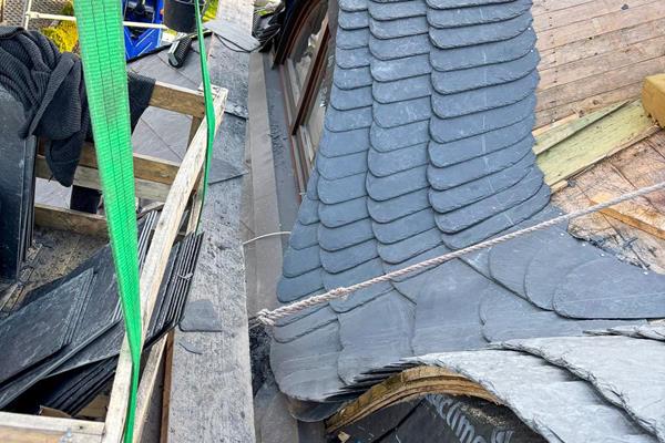 Dachsanierung Stroh zu Schiefer ©Gerd Scheuren