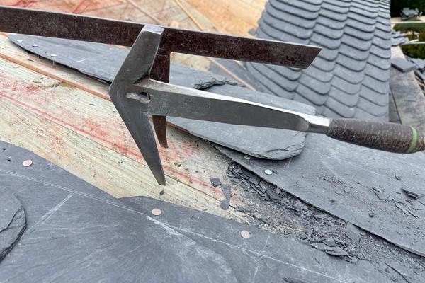 Dachsanierung Stroh zu Schiefer ©Gerd Scheuren