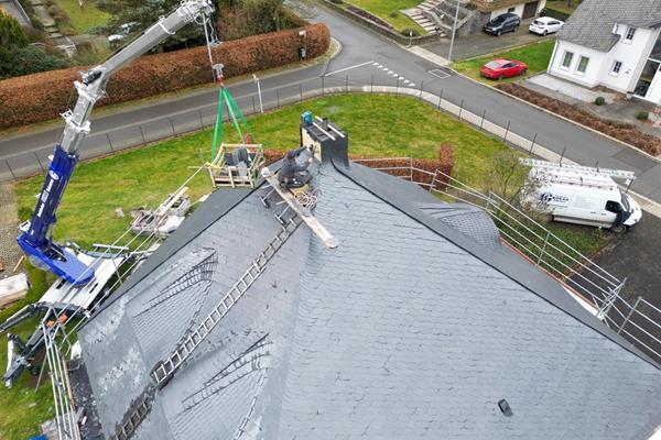 Dachsanierung Stroh zu Schiefer ©roofland.com