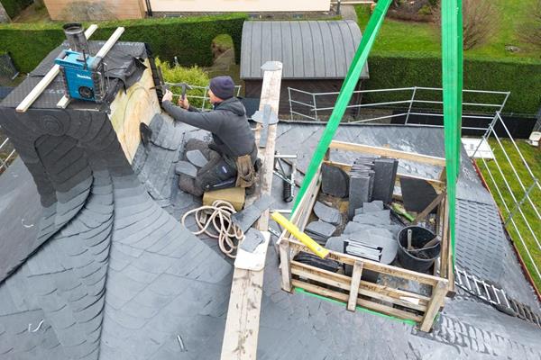 Dachsanierung Stroh zu Schiefer ©roofland.com