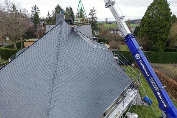 Dachsanierung Stroh zu Schiefer ©roofland.com