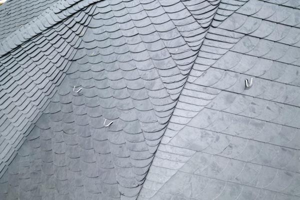 Dachsanierung Stroh zu Schiefer ©roofland.com