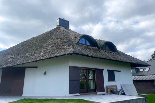 Dachsanierung Stroh zu Schiefer ©Gerd Scheuren