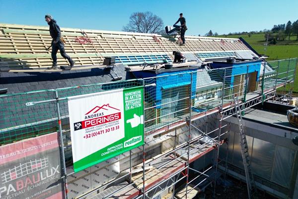 Solution de toiture combinant toit incliné et toitures plates@roofland.com