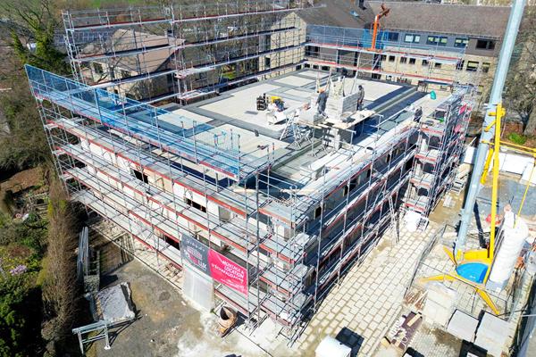 Transformation en centre résidentiel et de santé ©roofland.com