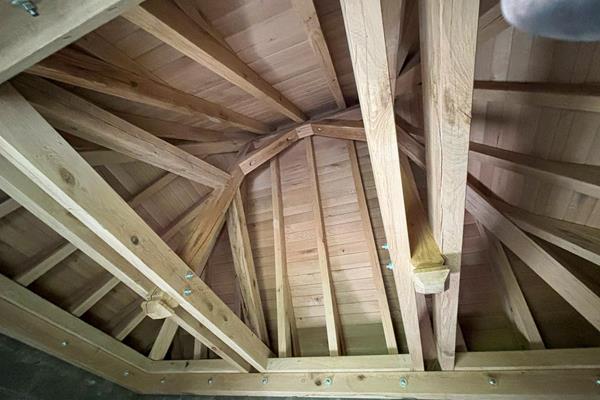 Dachkonstruktion aus Eichenholz ©Roofland.com
