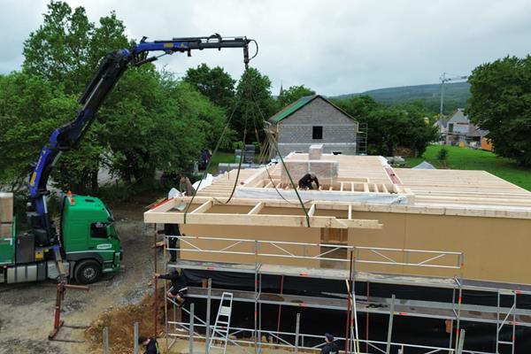 Holzrahmenbau mit hoher Vorfertigung ©roofland.com