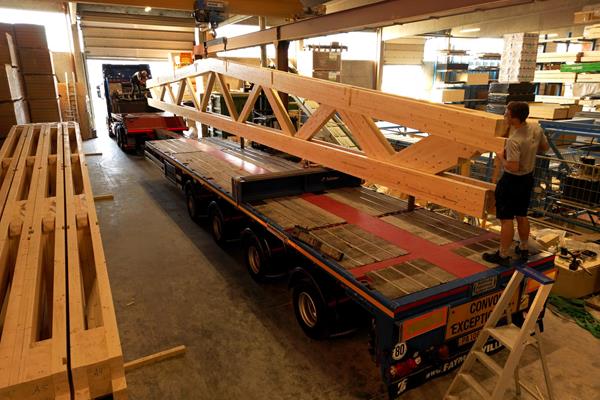 Industriehallen in Holz-Systembauweise ©roofland.com