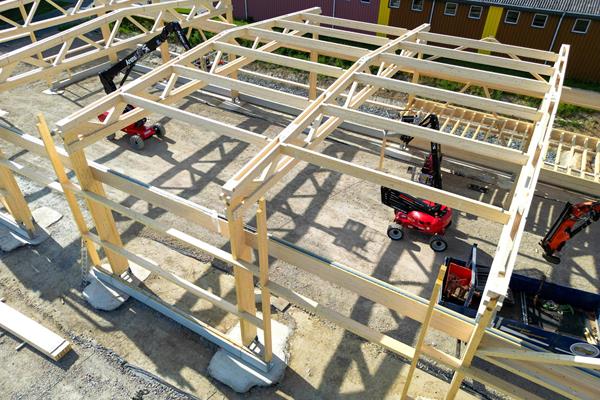 Industriehallen in Holz-Systembauweise ©roofland.com