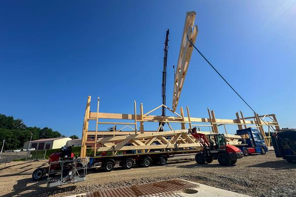 Industriehallen in Holz-Systembauweise ©roofland.com