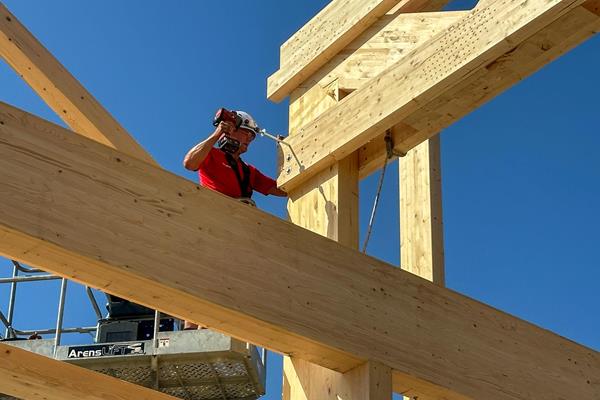 Industriehallen in Holz-Systembauweise ©roofland.com