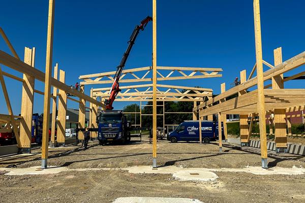 Industriehallen in Holz-Systembauweise ©roofland.com