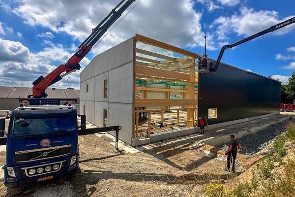 Halles industrielles en système constructif bois ©roofland.com