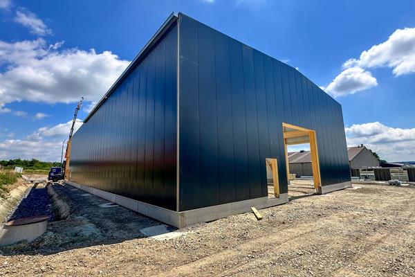 Halles industrielles en système constructif bois ©roofland.com