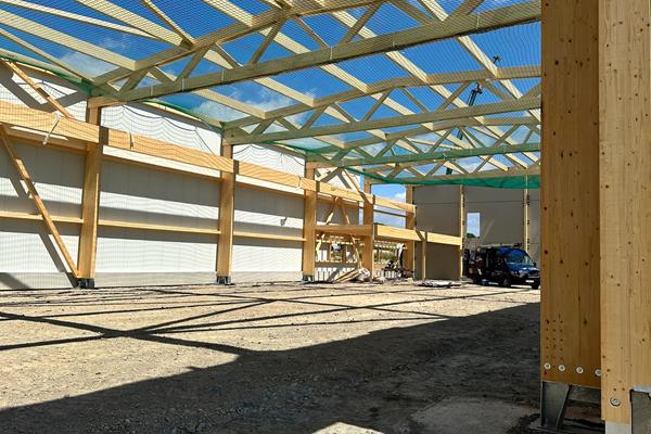 Construction de halles sur mesure ©roofland.com